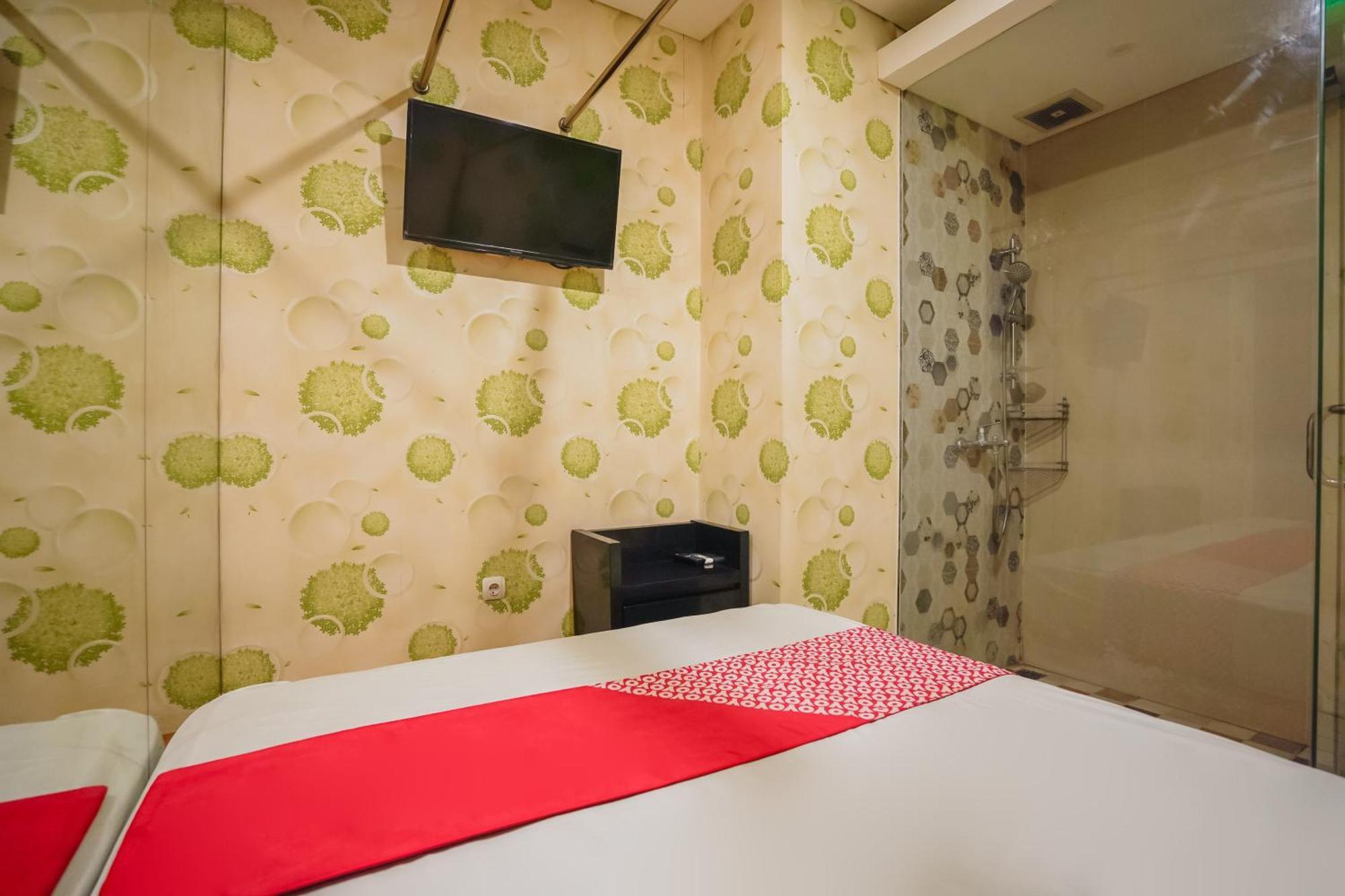 Super Oyo Capital O 92633 Spring Hotel Gubeng Sorabaya Extérieur photo