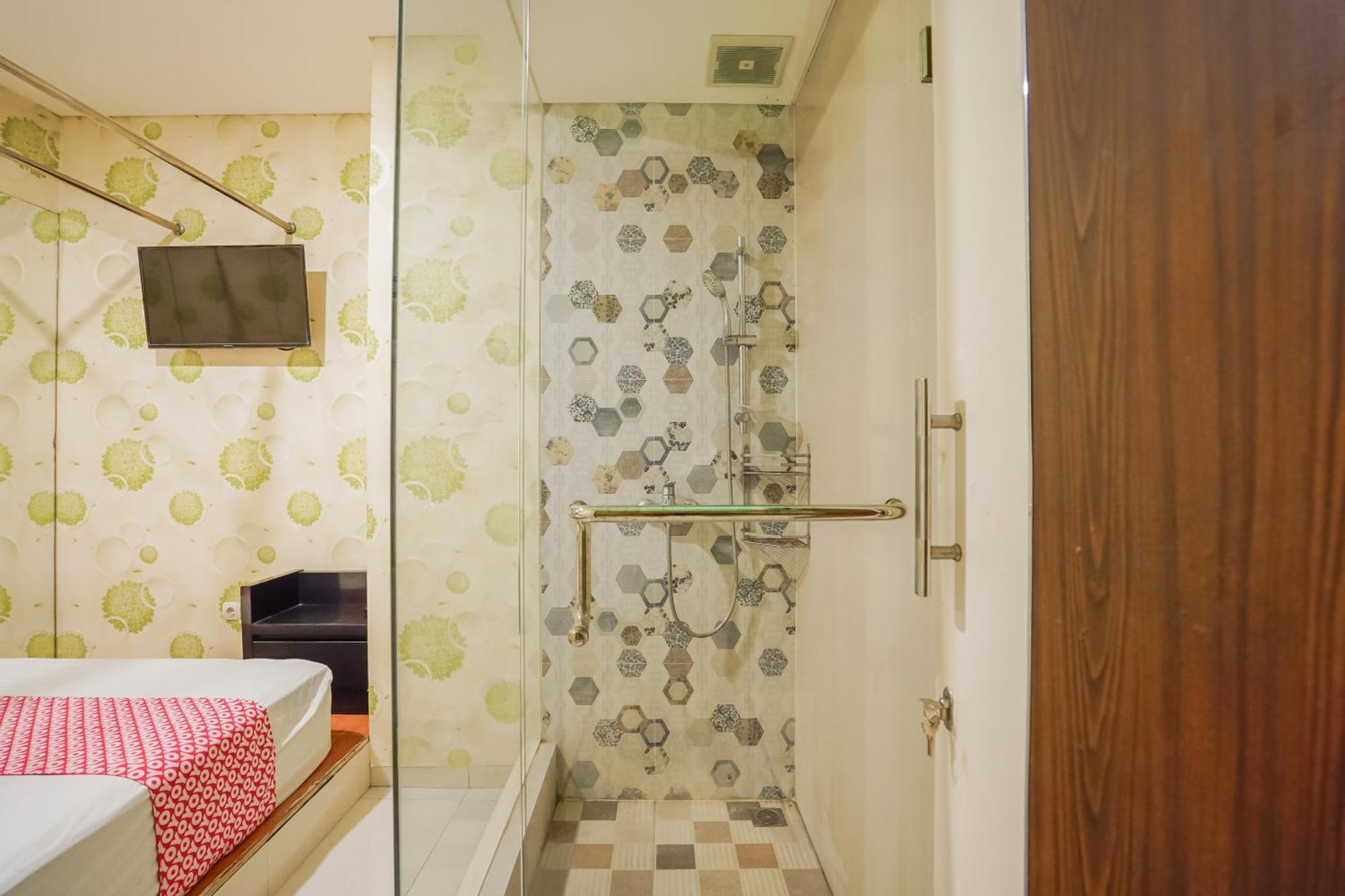 Super Oyo Capital O 92633 Spring Hotel Gubeng Sorabaya Extérieur photo